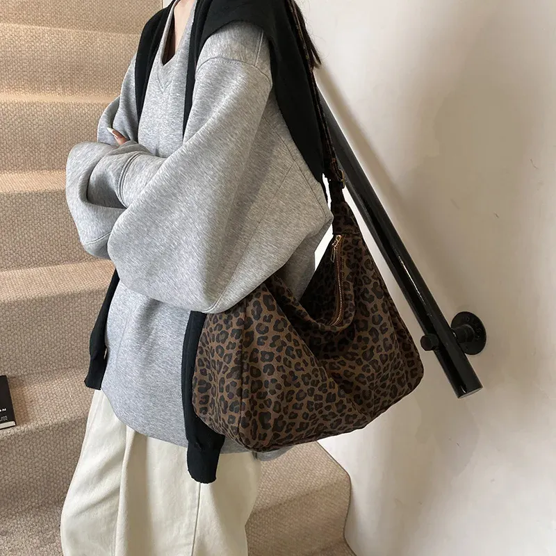 Trendy Leopard Print Women's Shoulder Bag - Large Capacity Retro Soft Textile Crossbody Bag for Commute & Outings thumbnail 5