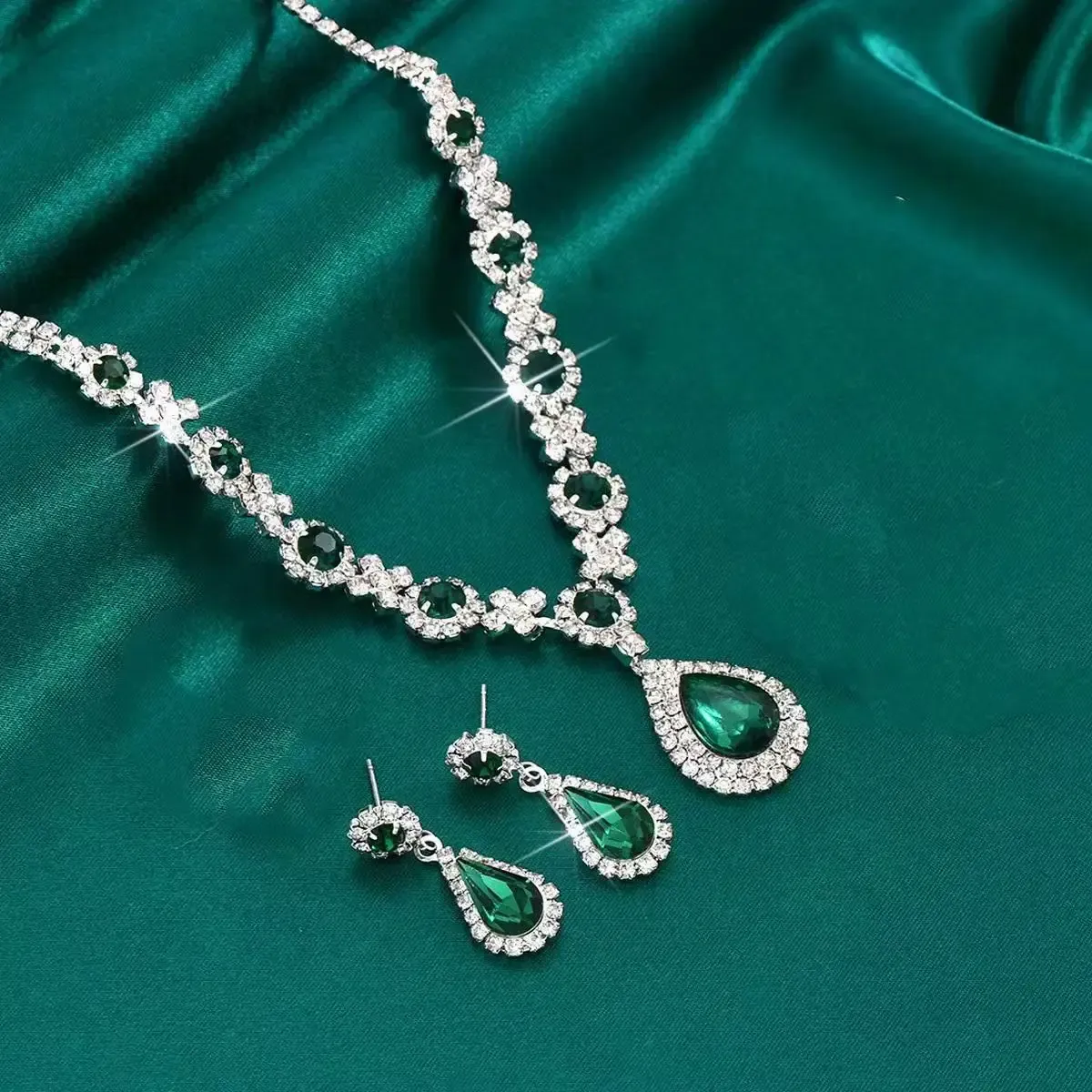 Elegant Women's Crystal Droplet Necklace and Earring Set - 3 Piece Bridal Jewelry for Wedding & Evening Dresses showcase 4