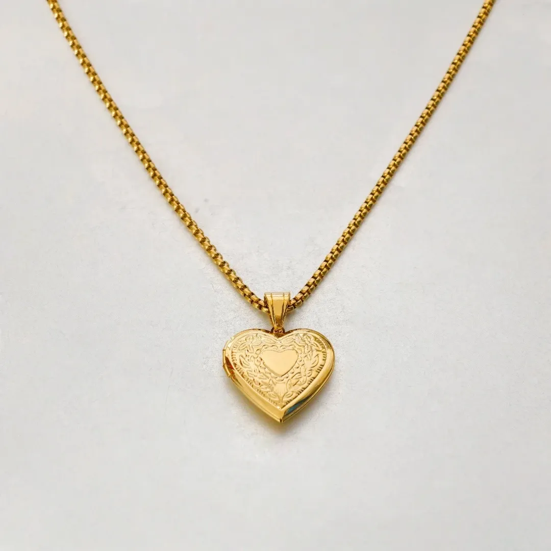 Romantic Heart Locket Pendant Necklace for Women - Gold/Silver Stainless Steel Memorial Jewelry, Classic & Timeless Style, Perfect Valentine's Day Gift showcase 10