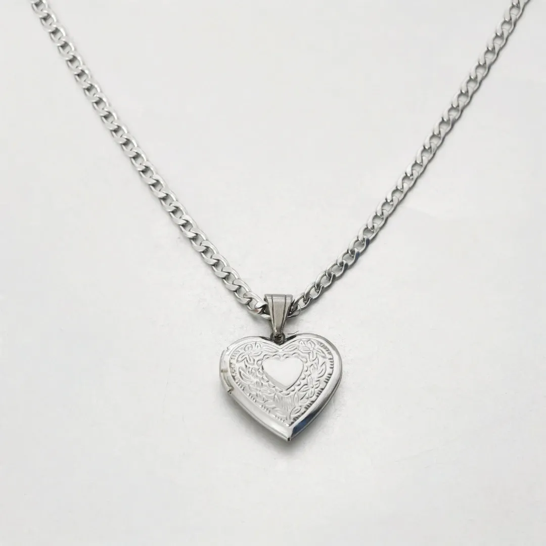 Romantic Heart Locket Pendant Necklace for Women - Gold/Silver Stainless Steel Memorial Jewelry, Classic & Timeless Style, Perfect Valentine's Day Gift showcase 13