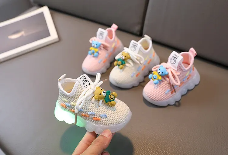 Kids Luminous LED Sneakers for Girls - Fashionable Flashing Casual Sports Shoes for Toddlers, Spring/Autumn Wear showcase 3