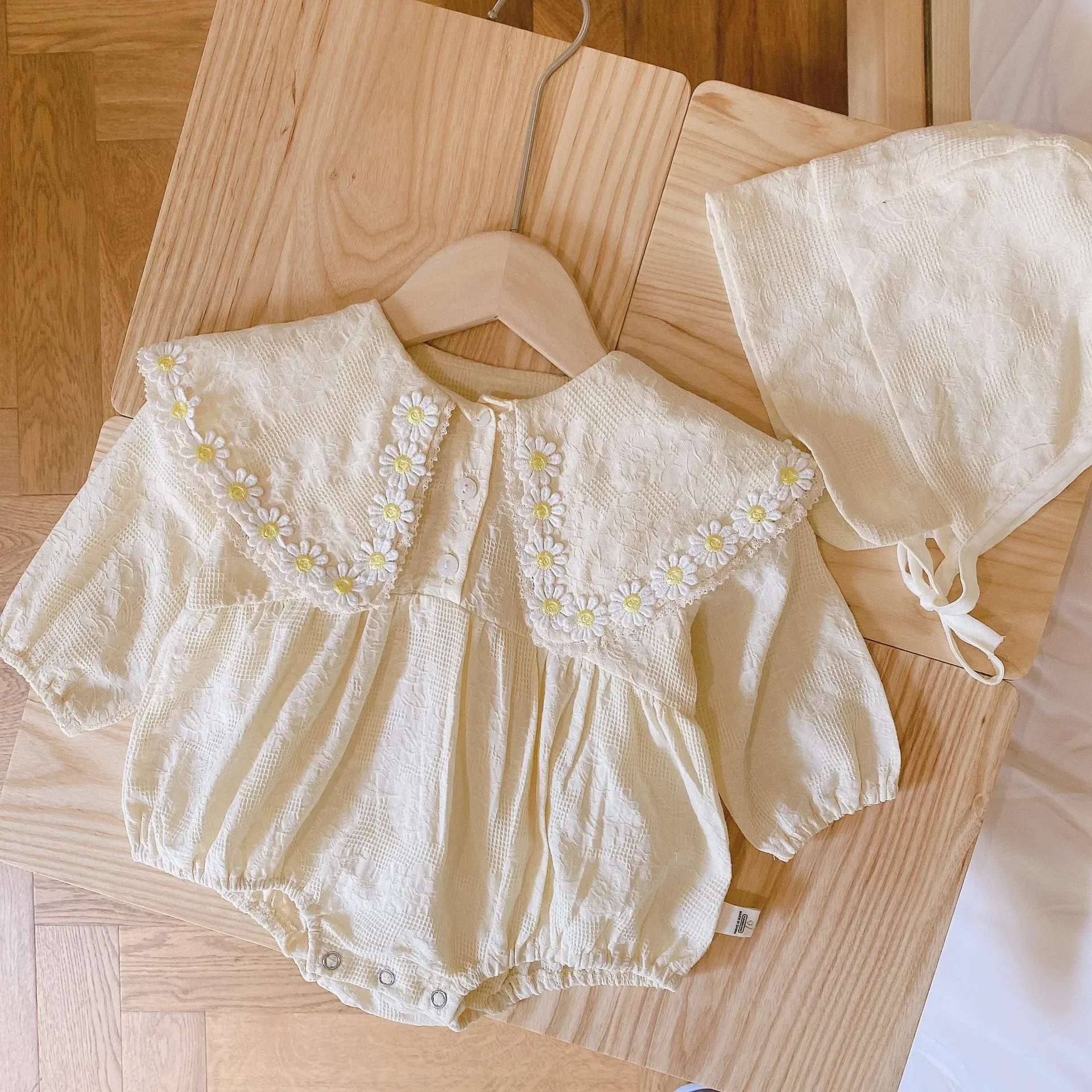 Daisy Print Romper with Matching Hat for Infants and Newborn Baby Girls, 0-2 Years, Spring/Autumn Long Sleeve Jumpsuit