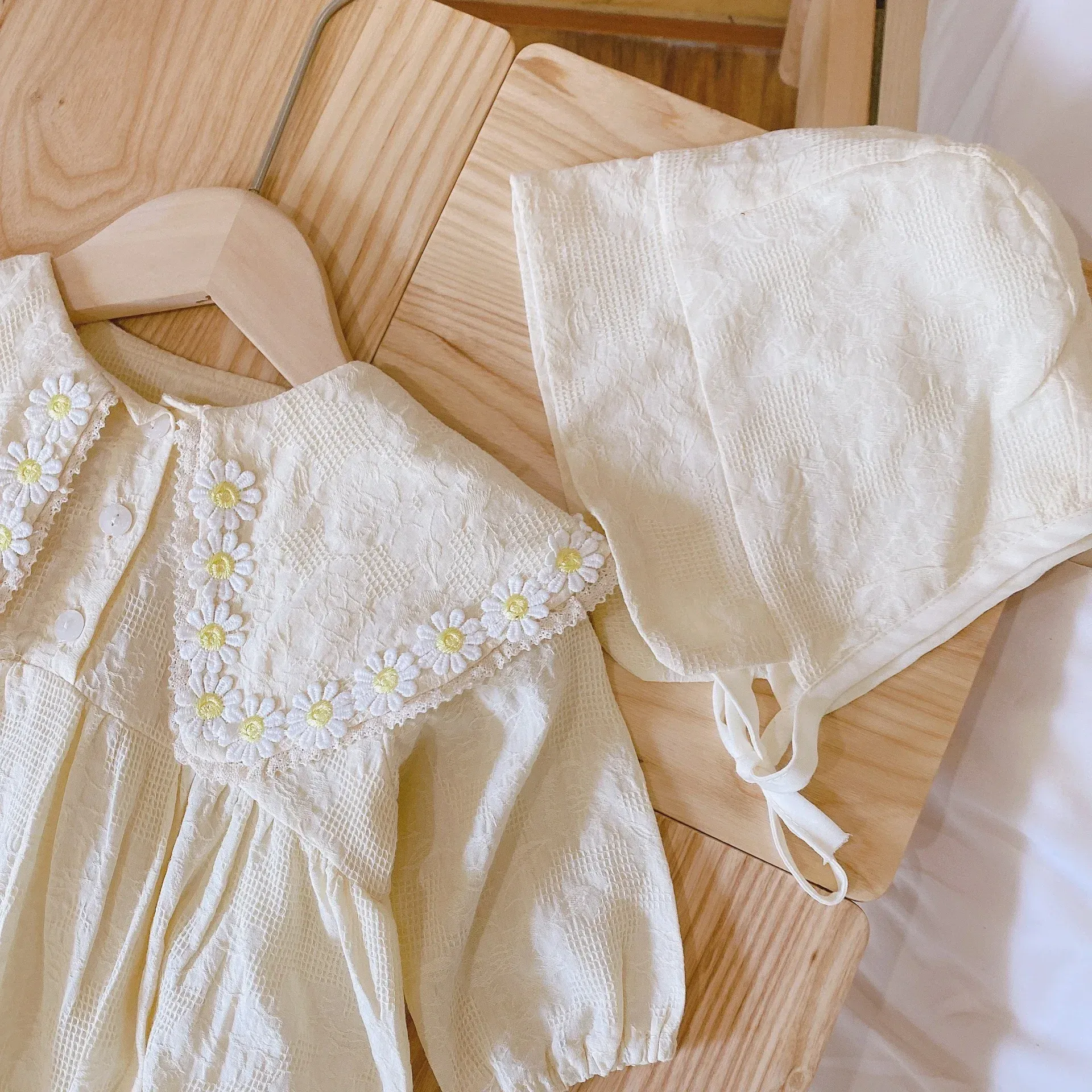 Daisy Print Romper with Matching Hat for Infants and Newborn Baby Girls, 0-2 Years, Spring/Autumn Long Sleeve Jumpsuit thumbnail 5