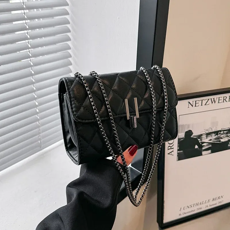 Luxury Designer Leather Shoulder Bag for Women - Chic Chain Crossbody Handbag & Versatile Messenger Clutch thumbnail 3
