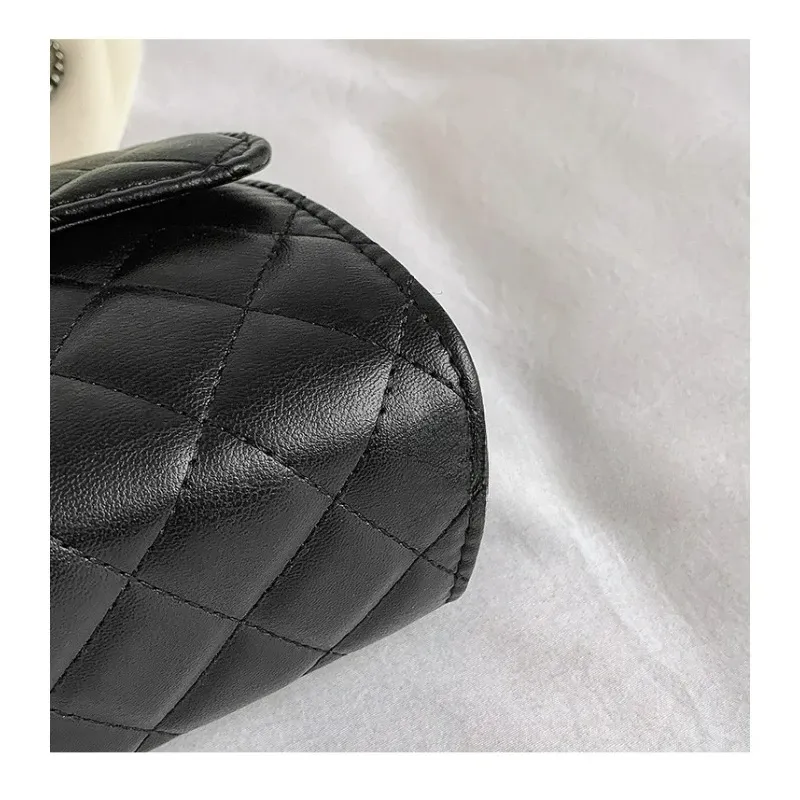 Luxury Designer Leather Shoulder Bag for Women - Chic Chain Crossbody Handbag & Versatile Messenger Clutch showcase 3