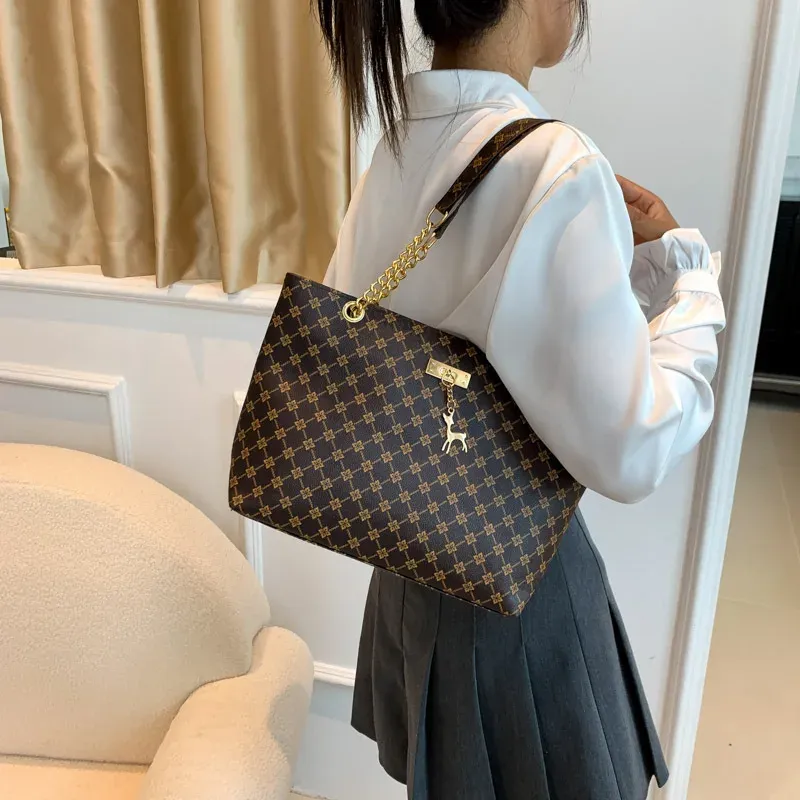 Luxury Handbag Texture Soft Leather Large Capacity Tote Bag for Women, Versatile Shoulder Bag with Hanging Accessories, Stylish Everyday Carryall showcase 15