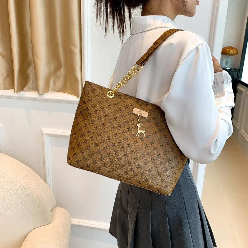 Luxury Handbag Texture Soft Leather Large Capacity Tote Bag for Women, Versatile Shoulder Bag with Hanging Accessories, Stylish Everyday Carryall showcase 11