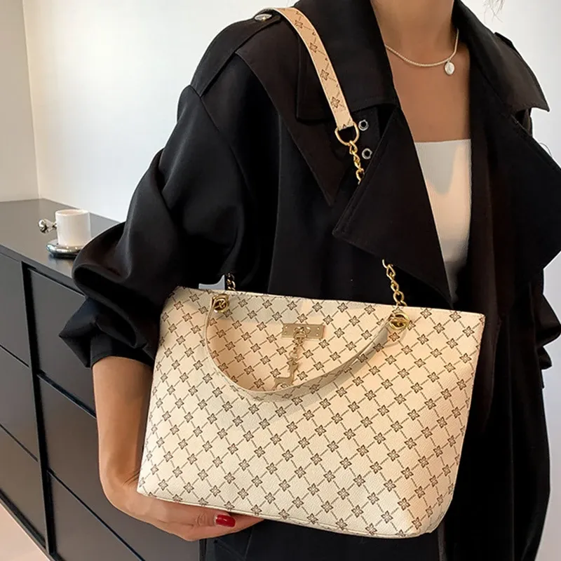 Luxury Handbag Texture Soft Leather Large Capacity Tote Bag for Women, Versatile Shoulder Bag with Hanging Accessories, Stylish Everyday Carryall showcase 4