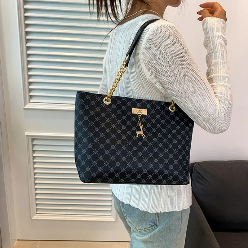 Luxury Handbag Texture Soft Leather Large Capacity Tote Bag for Women, Versatile Shoulder Bag with Hanging Accessories, Stylish Everyday Carryall showcase 8