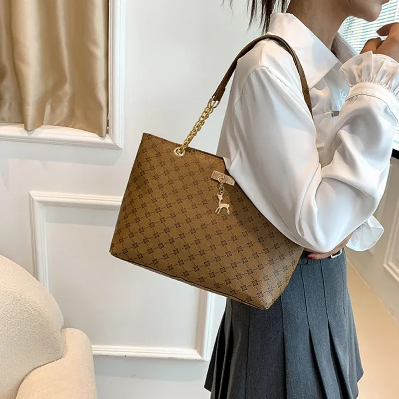Luxury Handbag Texture Soft Leather Large Capacity Tote Bag for Women, Versatile Shoulder Bag with Hanging Accessories, Stylish Everyday Carryall showcase 13