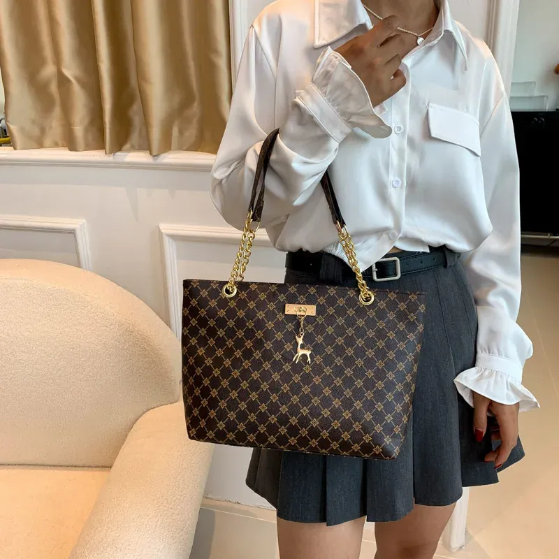 Luxury Handbag Texture Soft Leather Large Capacity Tote Bag for Women, Versatile Shoulder Bag with Hanging Accessories, Stylish Everyday Carryall showcase 16