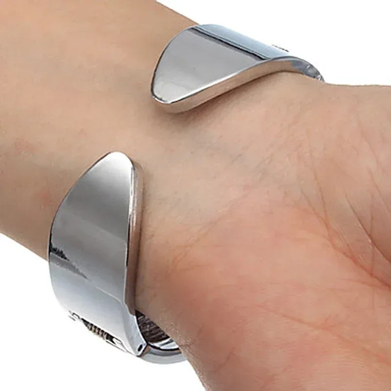 Luxury Stainless Steel Dial Quartz Bracelet Watch for Women - Elegant Ladies Wristwatch with Skeleton Design thumbnail 2