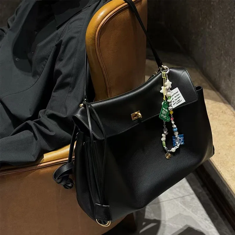 Rodeobag Large Capacity Genuine Leather Women's Underarm Bag with Advanced Lock - Fashionable & Versatile for Daily Use showcase 1
