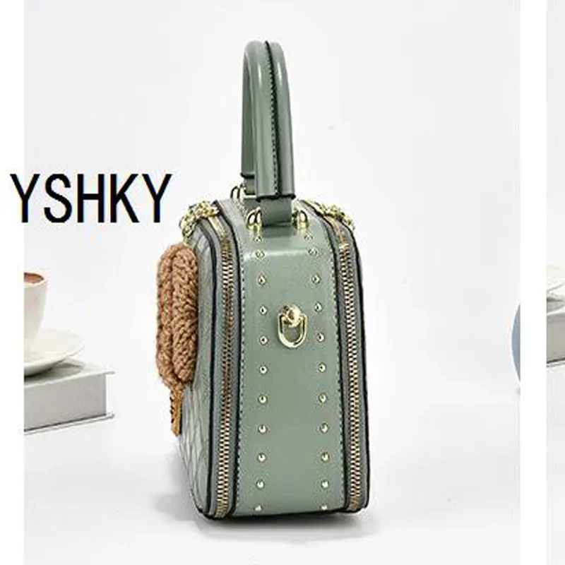 High-Quality Women's Tote Bag & Shoulder Bag - Premium Faux Leather Handbag for Ladies, Versatile Messenger Bag for Everyday Use - Image 5