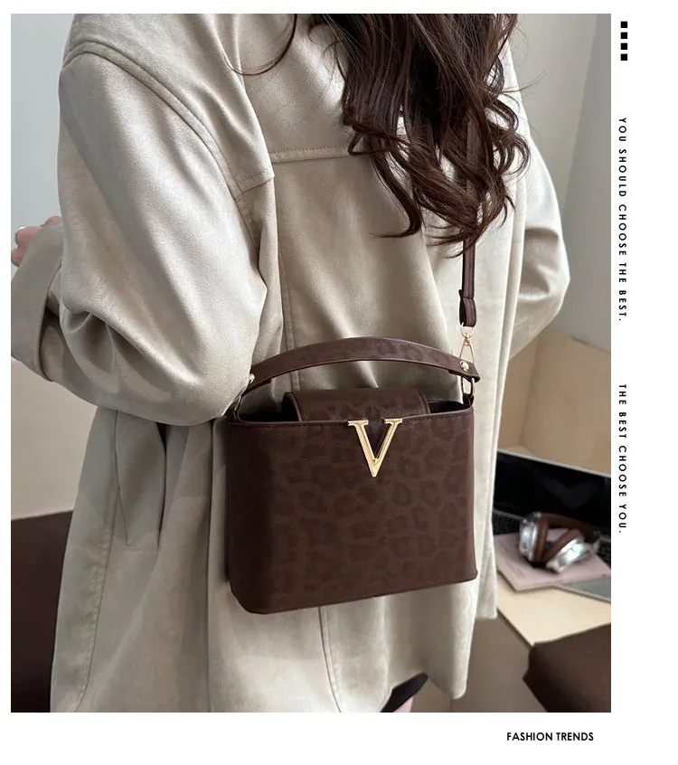 Luxury Designer Shoulder Handbag for Women - Trendy Fashion Tote Bag for Ladies, Stylish Faux Leather Purse for Everyday Use showcase 1