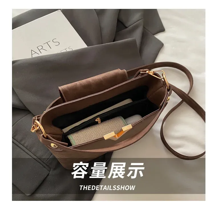 Luxury Designer Shoulder Handbag for Women - Trendy Fashion Tote Bag for Ladies, Stylish Faux Leather Purse for Everyday Use showcase 6