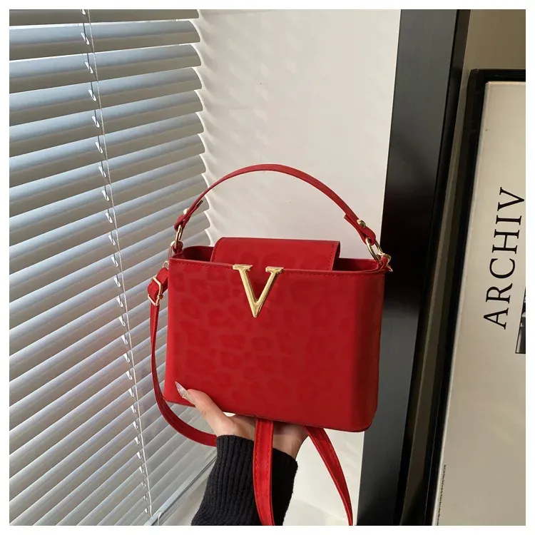 Luxury Designer Shoulder Handbag for Women - Trendy Fashion Tote Bag for Ladies, Stylish Faux Leather Purse for Everyday Use showcase 19