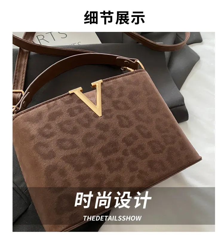 Luxury Designer Shoulder Handbag for Women - Trendy Fashion Tote Bag for Ladies, Stylish Faux Leather Purse for Everyday Use showcase 3