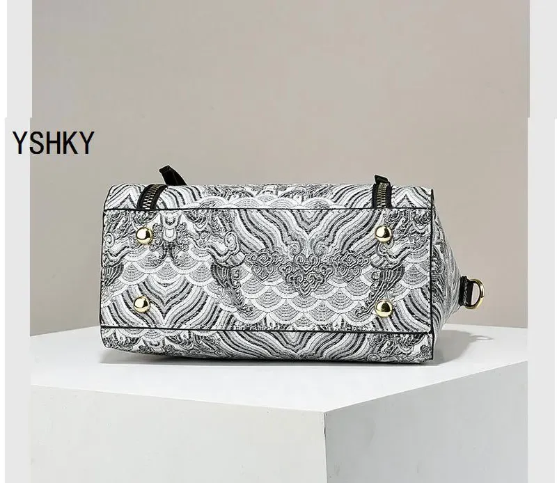 Luxury Women's Leather Shoulder Bag Handbag - Premium Designer Crossbody Tote for Everyday Use showcase 12