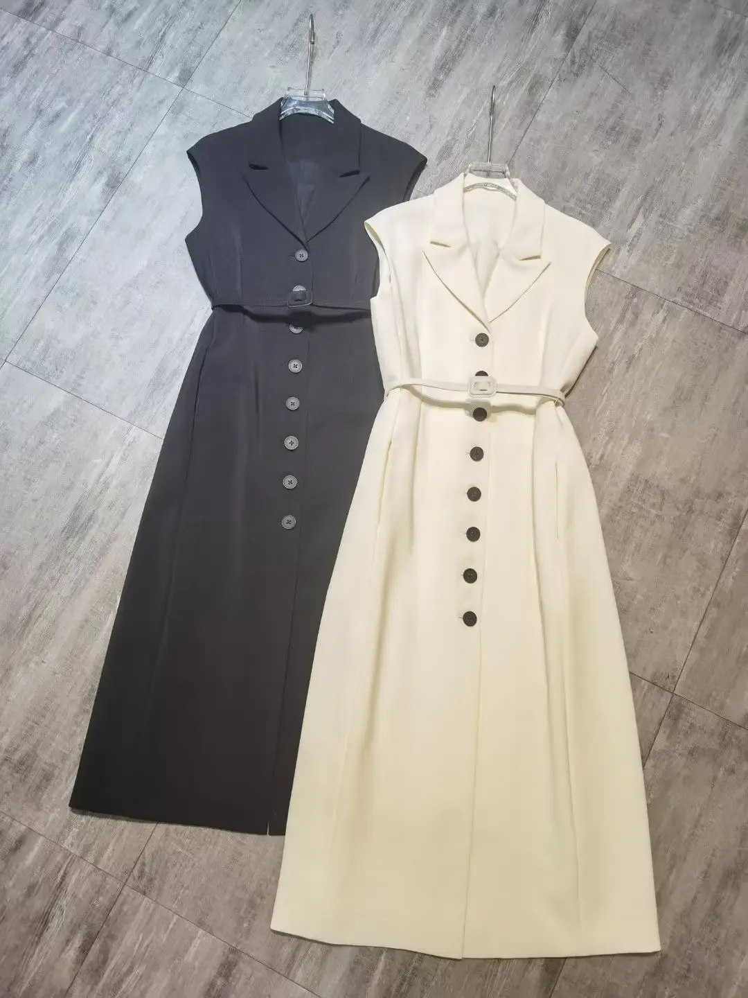 Elegant Sleeveless Summer Dress with Belt - Lightweight Cotton-Silk Blend for Women showcase 2