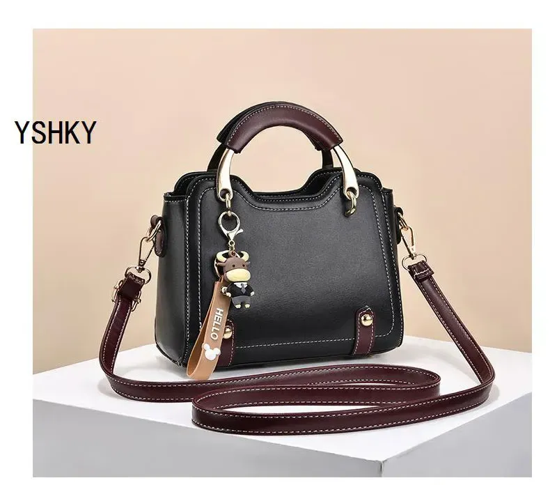 2024 Luxury Designer Women's Shoulder Handbag, Premium Leather Monogram Printed Crossbody Bag, Stylish Single Shoulder Bag for Fashionable Ladies showcase 17