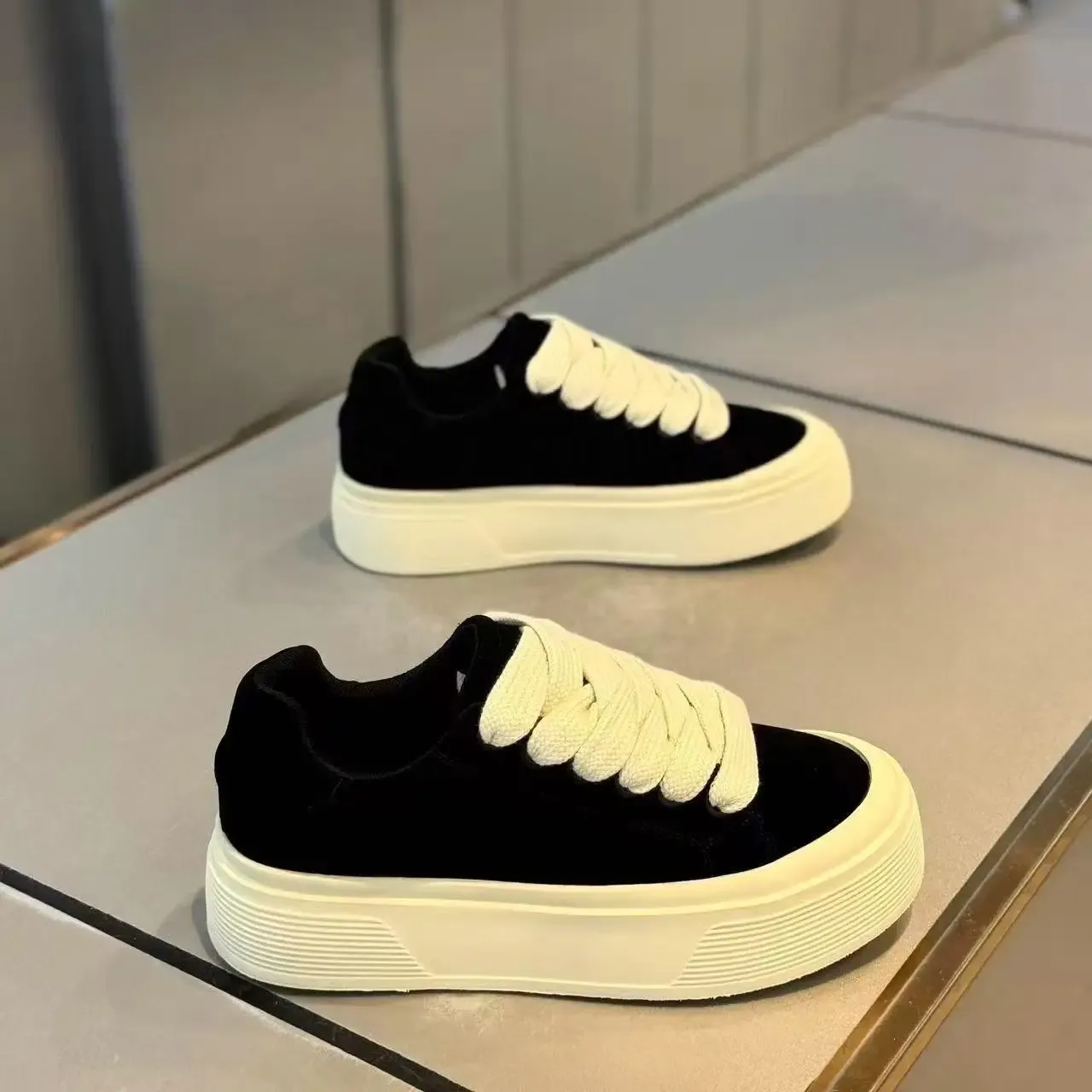 Men's Korean Style High-Top Casual Board Shoes - Autumn/Winter Fashion Sneakers for Height Increase & Sports thumbnail 3