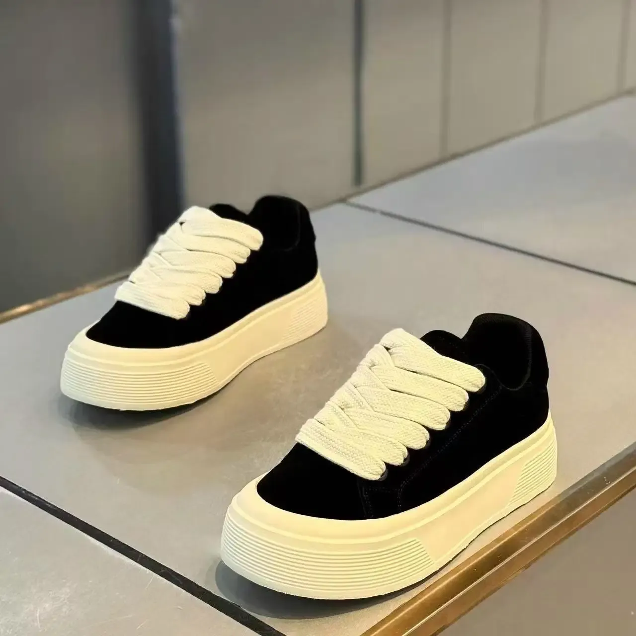 Men's Korean Style High-Top Casual Board Shoes - Autumn/Winter Fashion Sneakers for Height Increase & Sports thumbnail 1