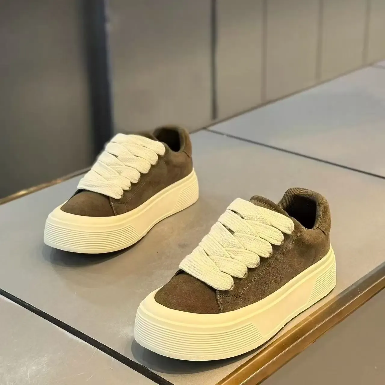 Men's Korean Style High-Top Casual Board Shoes - Autumn/Winter Fashion Sneakers for Height Increase & Sports thumbnail 2