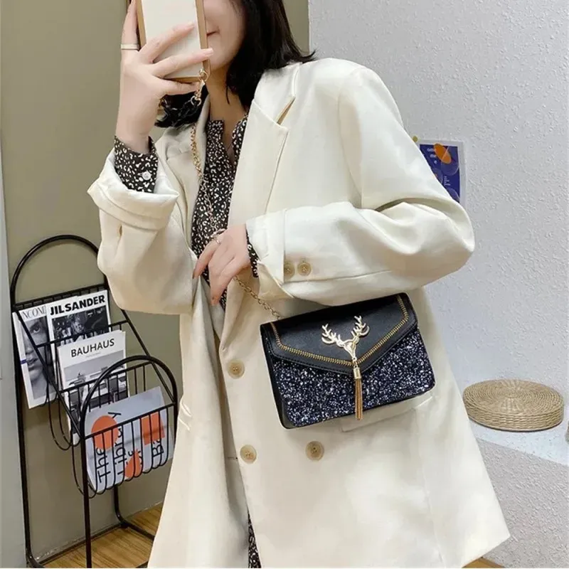 Luxury Deer Head PU Leather Shoulder Bag for Women, Fashionable Chain Underarm Handbag, Small Square Design for Casual Outings & Shopping showcase 4
