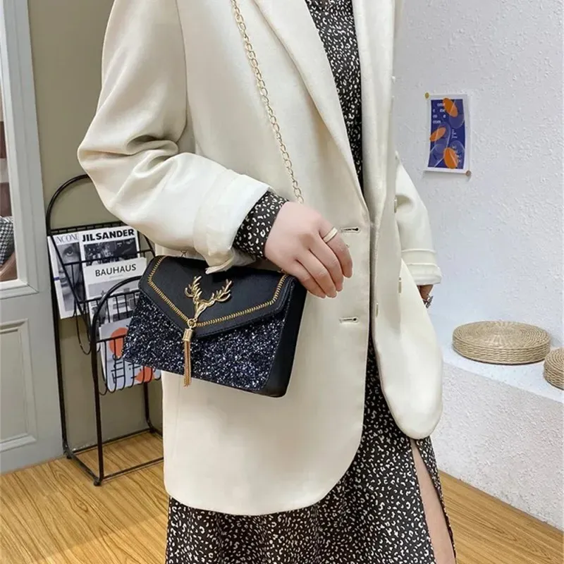 Luxury Deer Head PU Leather Shoulder Bag for Women, Fashionable Chain Underarm Handbag, Small Square Design for Casual Outings & Shopping showcase 5