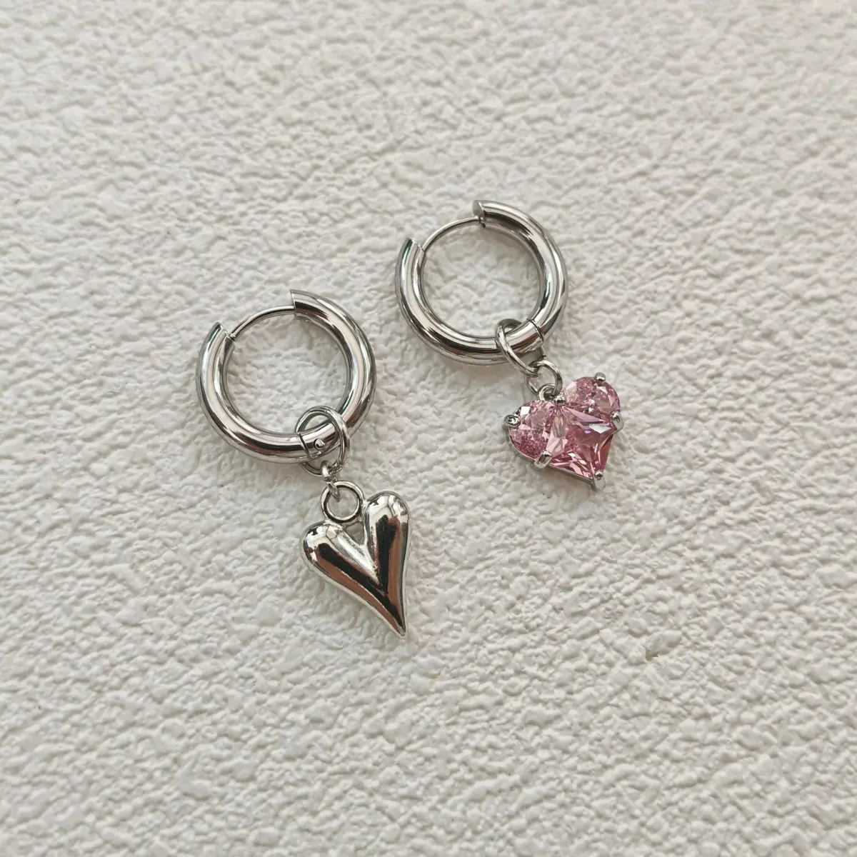 Punk Peach Heart Pendant Earrings for Women, Silver Color Geometric Circular Ear Buckle, Trendy Fashion Jewelry Gift for Girls showcase 5
