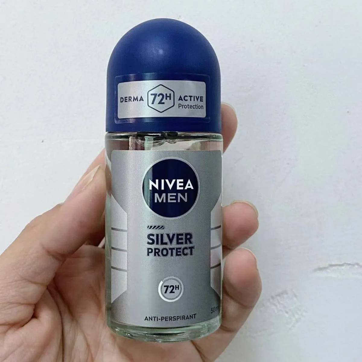 NIVEA Roll On Deodorant Collection for Men and Women 72H Anti-Perspirant Protection Extra Bright Black White and Deep Charcoal thumbnail 5